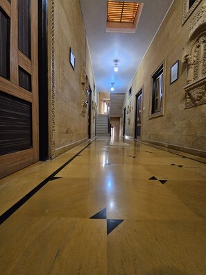 Buồng tắm vòi sen, đồ dùng nhà tắm miễn phí, áo choàng tắm 