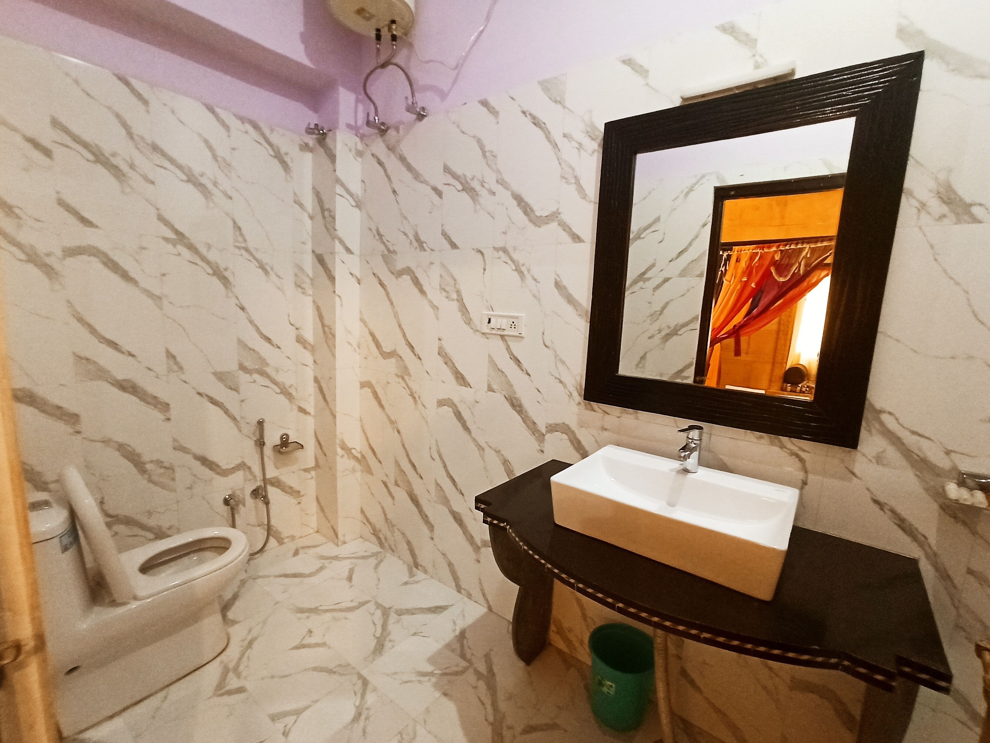 deluxe room | bathroom | shower, free toiletries, bathrobes, slippers