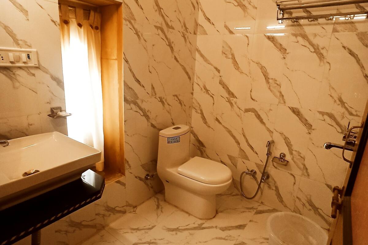 shower, free toiletries, bathrobes, slippers