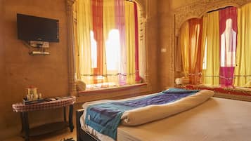 Suite Deluks, 1 Tempat Tidur Double | Balkon