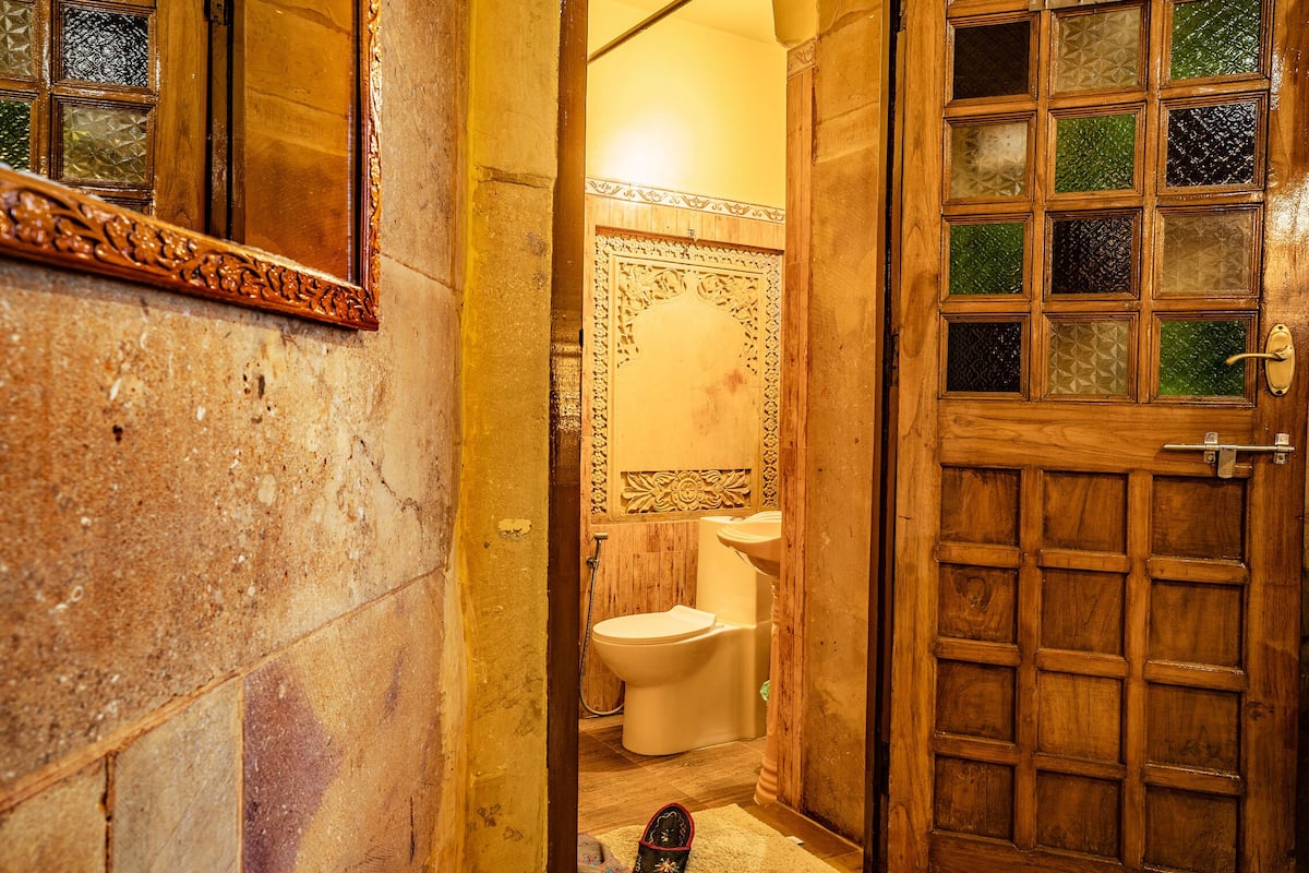 shower, free toiletries, hair dryer, slippers