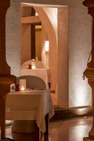2 restaurants servant le déjeuner, le dîner et le souper
