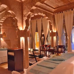 Een stoombad, warm/mineraalwaterbronnen, lichaamsbehandelingen
