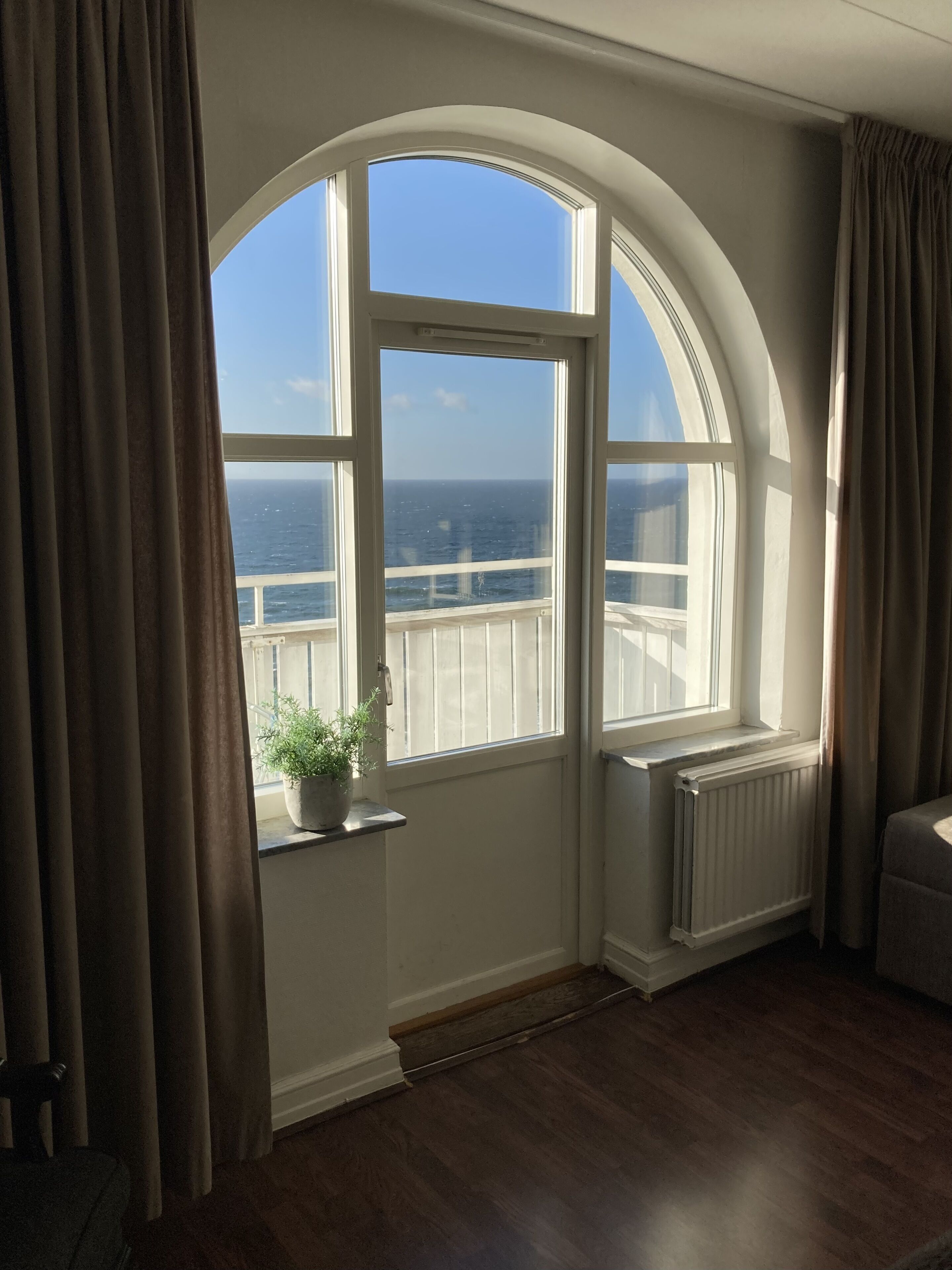 double room (large) | individually decorated, iron/ironing board, free wifi, bed sheets