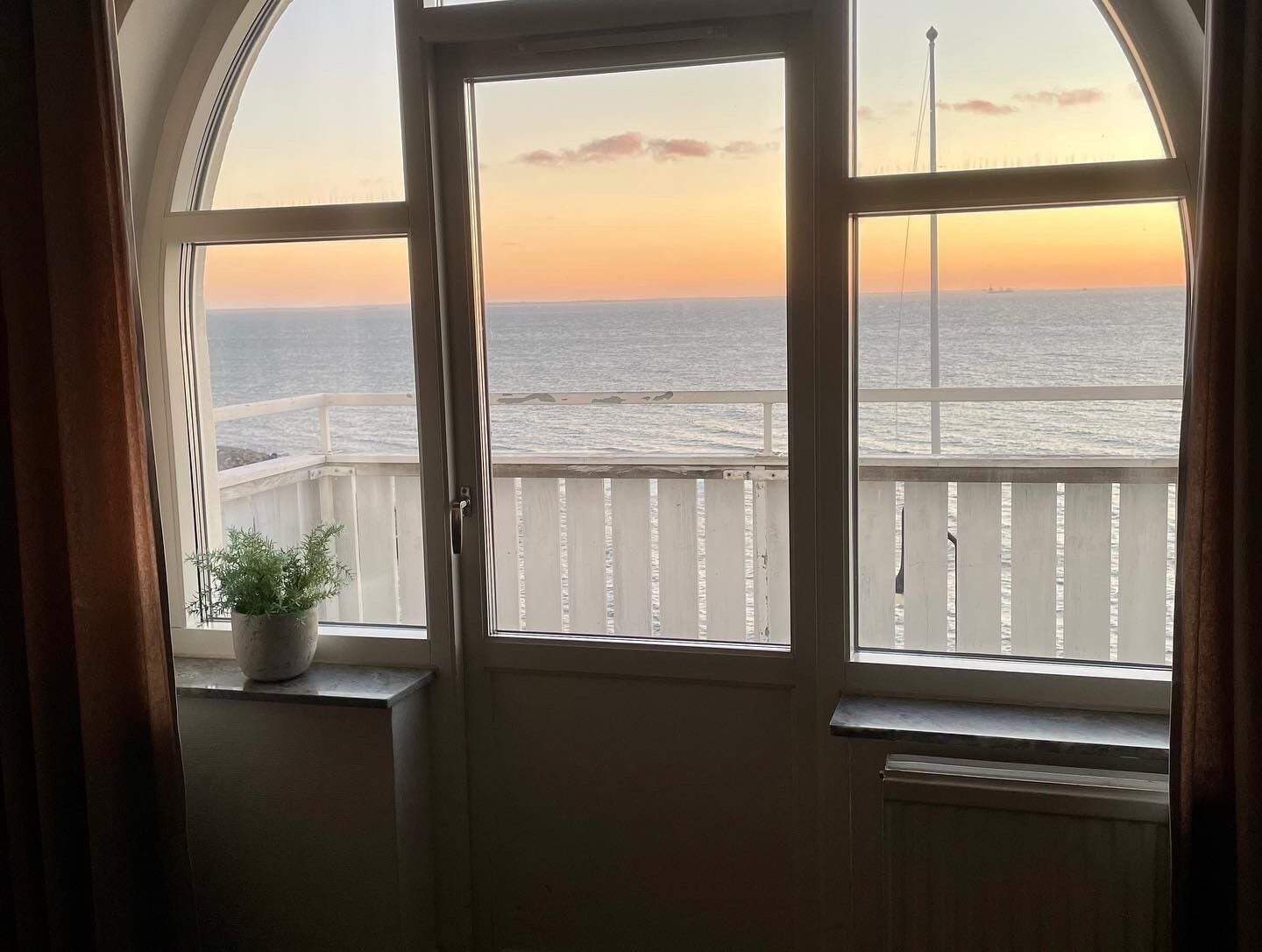 ダブルルーム (Large) | 客室ごとに異なる装飾、アイロン / アイロン台、WiFi (無料)、ベッドシーツ