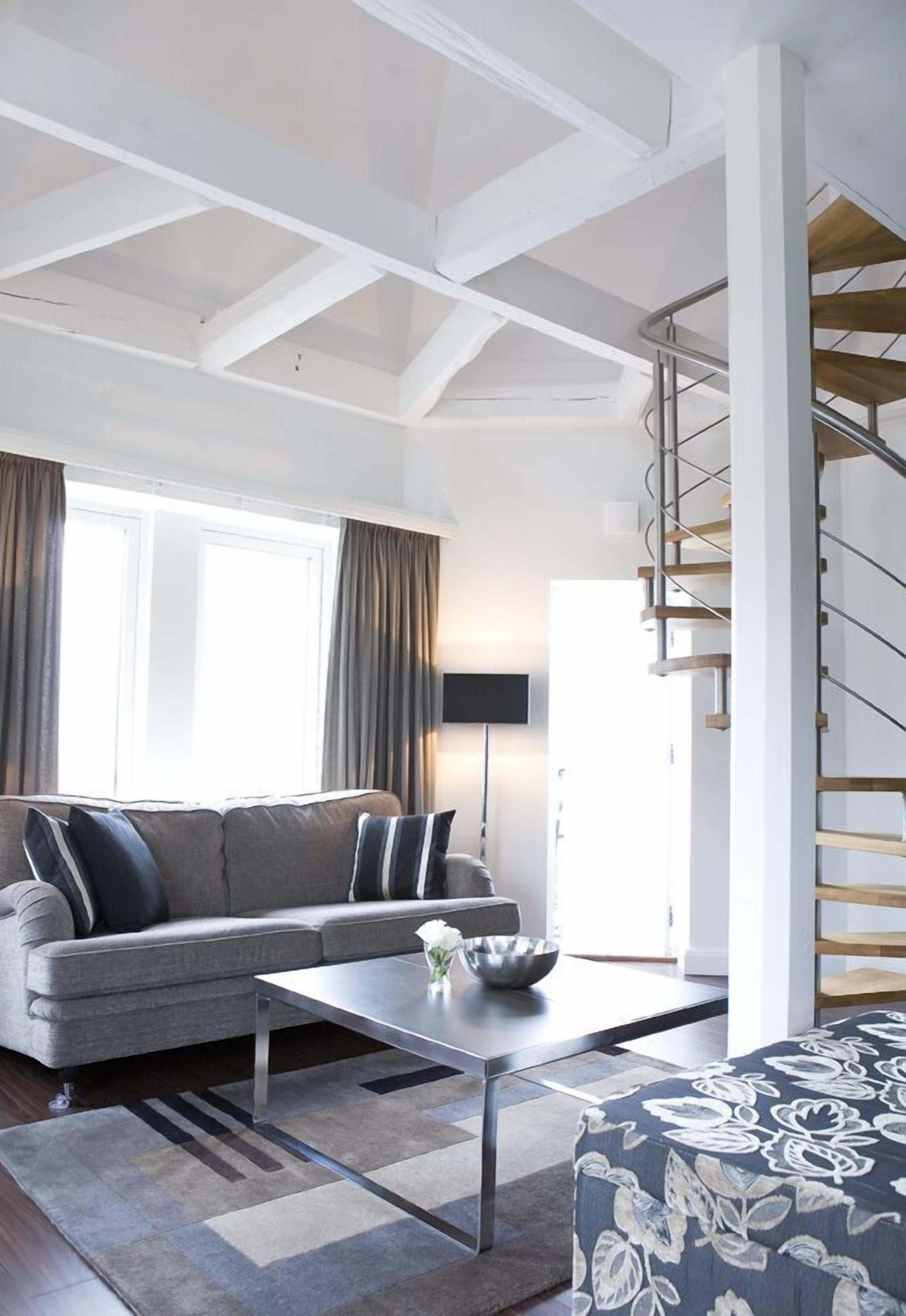 suite, ocean view | living area | 24-inch flat-screen tv with cable channels, tv