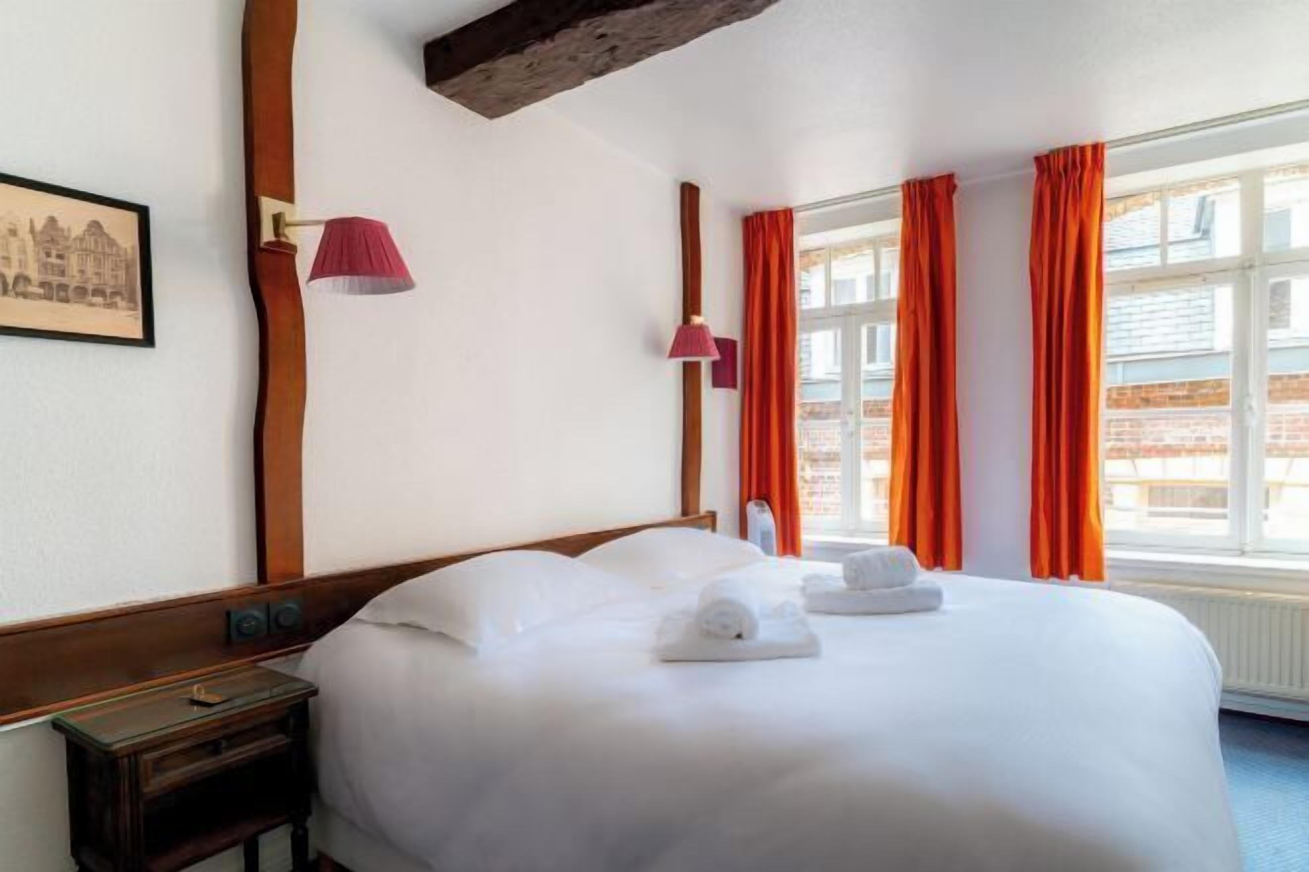 Egyptian cotton sheets, Select Comfort beds, in-room safe, desk