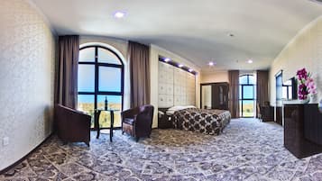 Suite | Premium bedding, minibar, in-room safe, desk