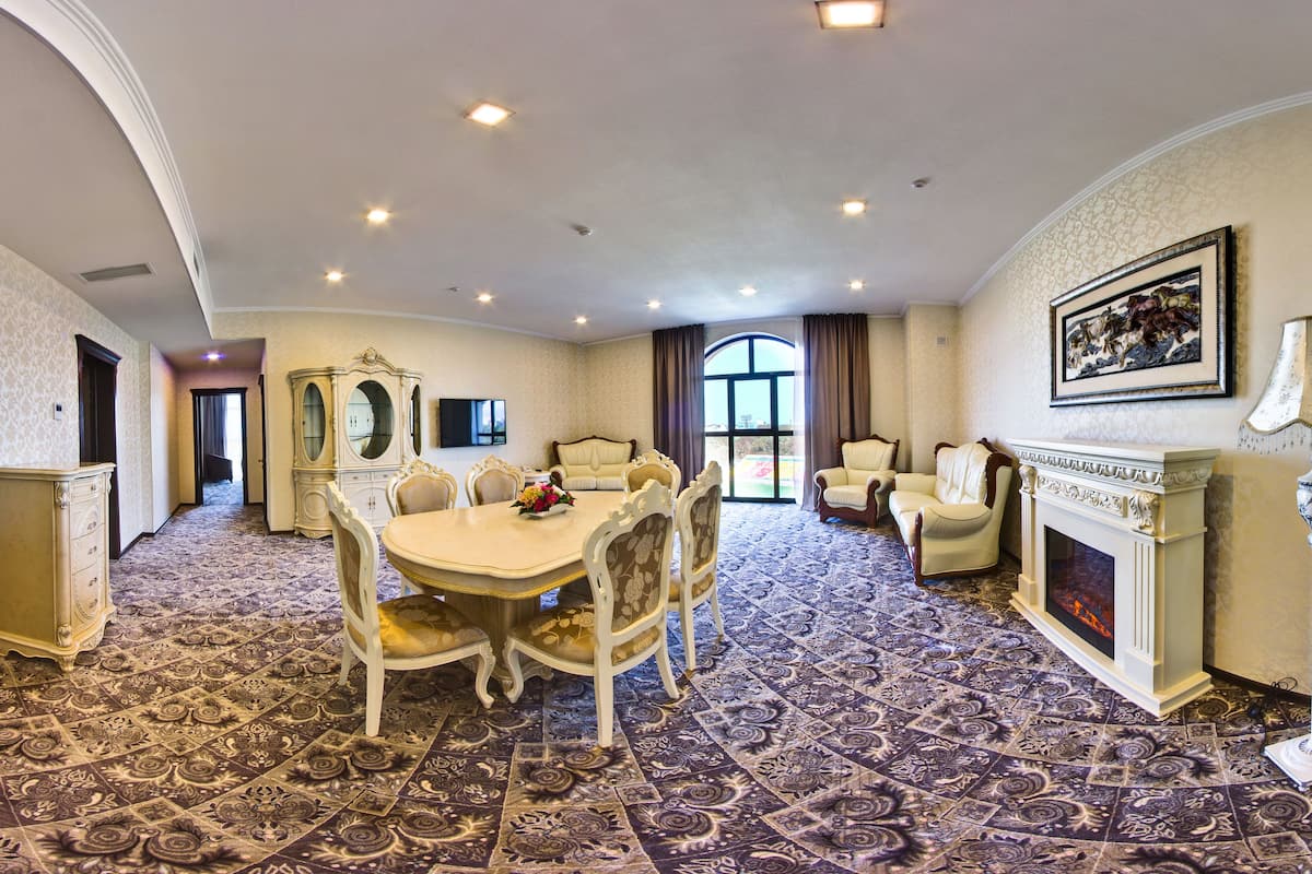 Superior Suite | Living area