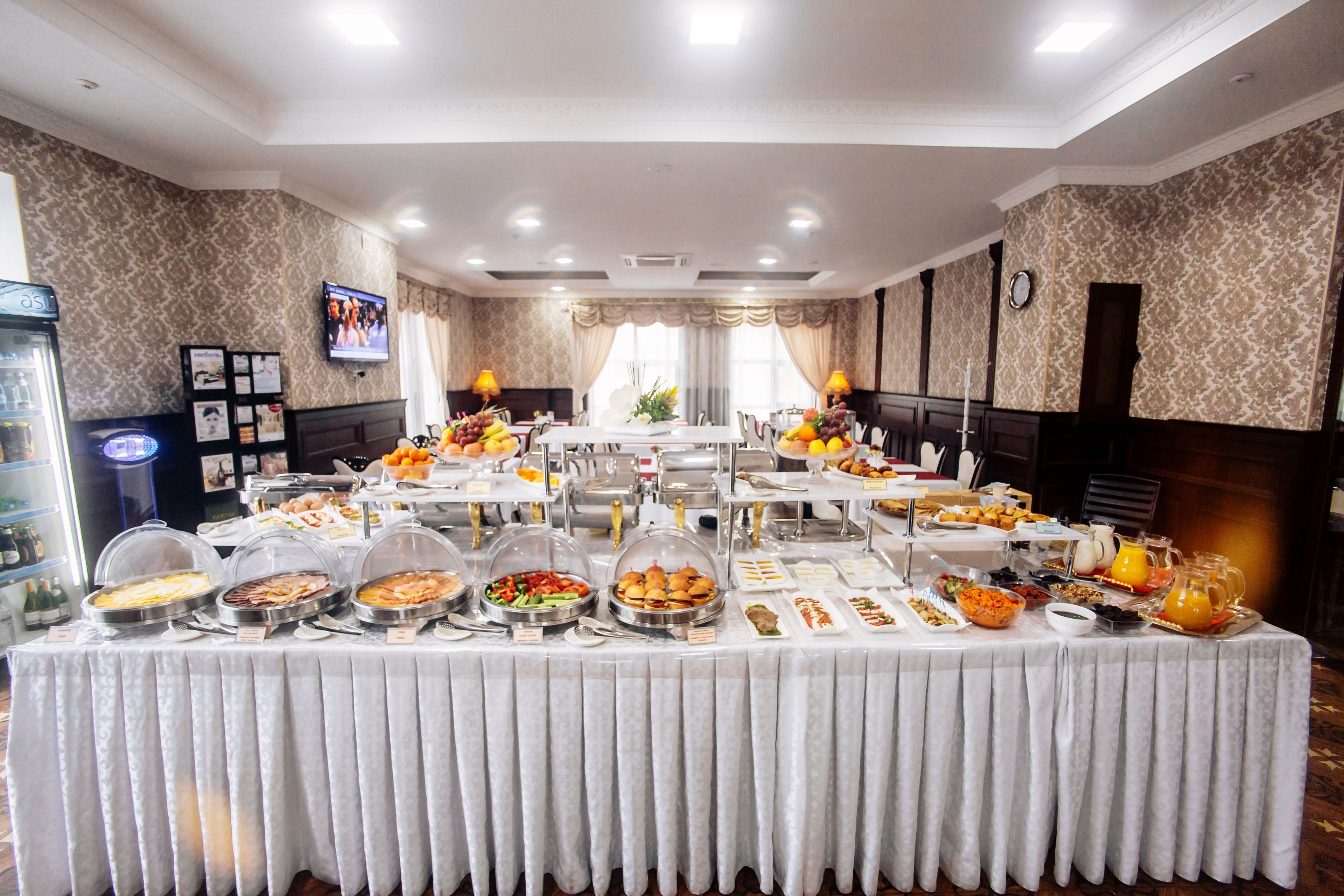 daily buffet breakfast (usd 15 per person)
