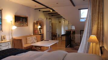 Habitación familiar, baño privado | Escritorio y wifi gratis