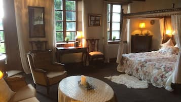 Double Room, Private Bathroom | Desk, free WiFi