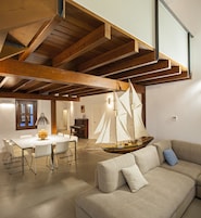 1 habitación, ropa de cama de alta calidad, cubrecamas y escritorio 