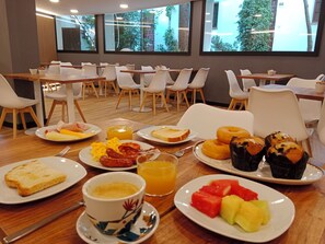 Daily continental breakfast for a fee - Smart Suites Albaicin Apartamentos (Granada)