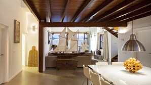 A modern kitchen with a wooden ceiling, a sailboat model, and a unique honeycomb-shaped centerpiece. - Smart Suites Albaicin Apartamentos (Granada)
