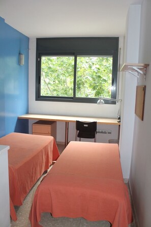 Ameublement personnalisé, bureau, lits bébé (gratuits)