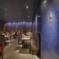 2 restaurantes, cocina internacional