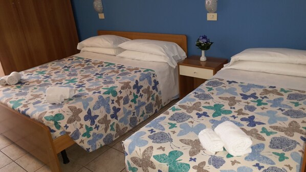 Chambre triple | Bureau, accès au Wi-Fi (inclus)