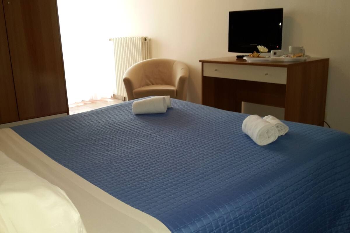 Double Room | Desk, WiFi (free)
