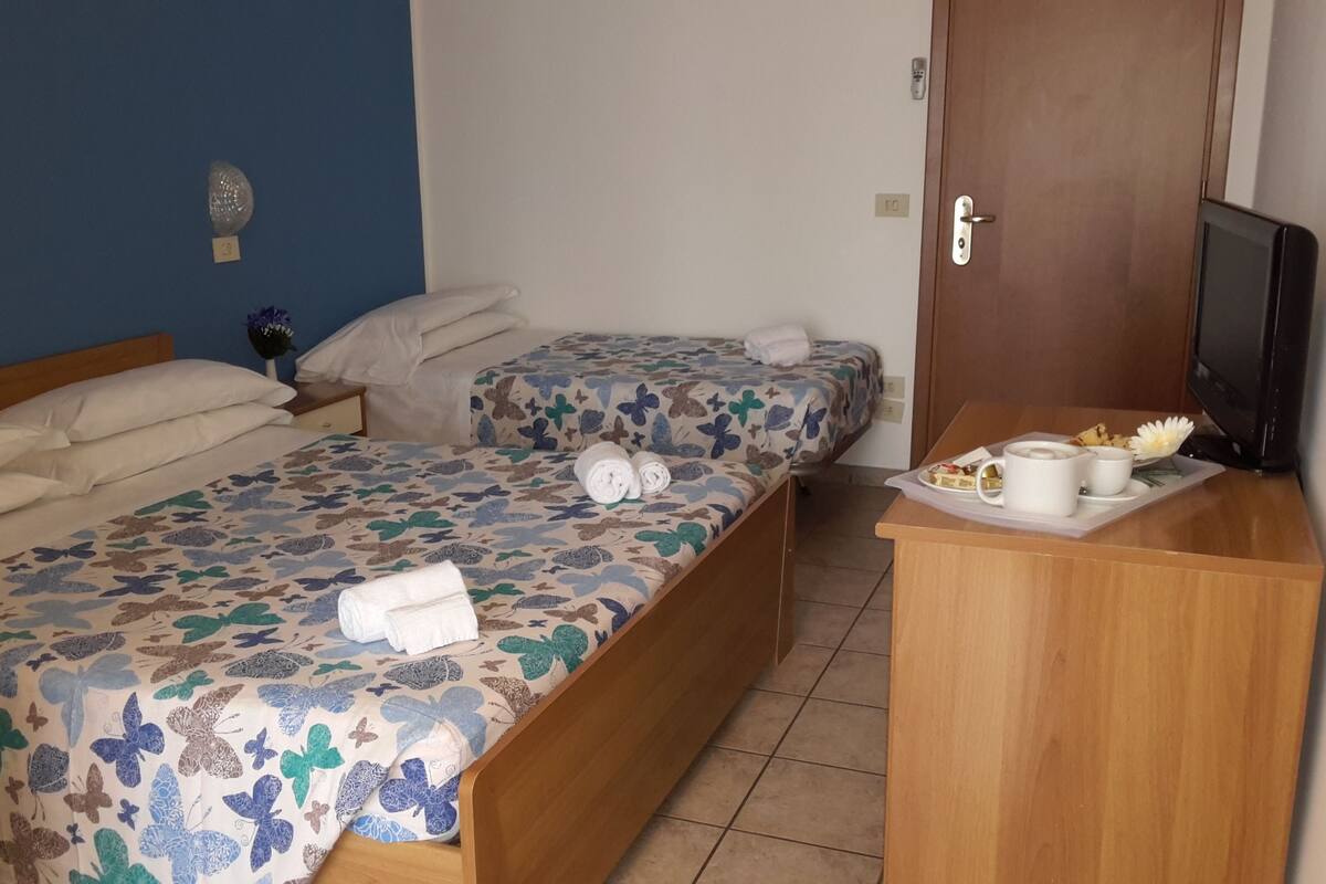 Triple Room | Desk, WiFi (free)