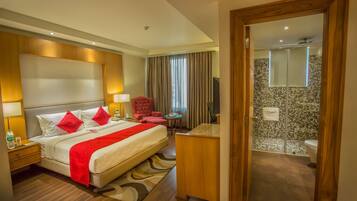 1 bedroom, premium bedding, minibar, in-room safe