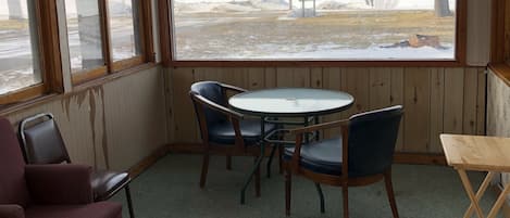 Habitación triple, varias camas | Servicio a la habitación