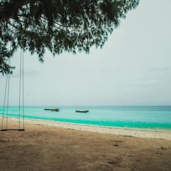 Beach nearby, white sand, sun-loungers, scuba diving