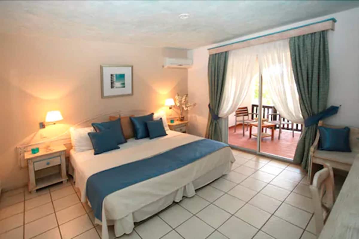 panoramic apartment, 1 bedroom, beachfront | 1 bedroom, iron/ironing board, free wifi, bed sheets