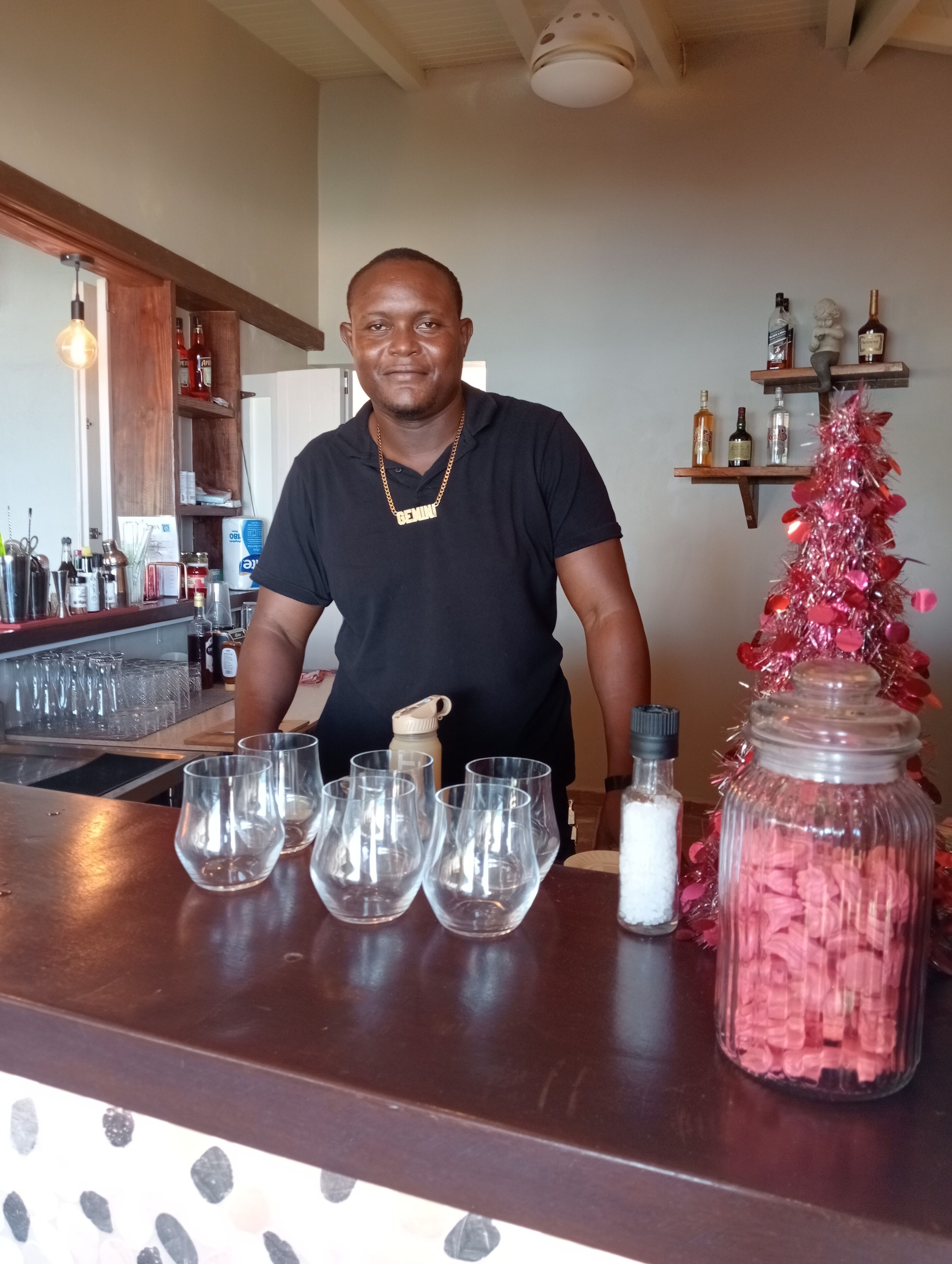 breakfast, lunch, dinner served; sea views