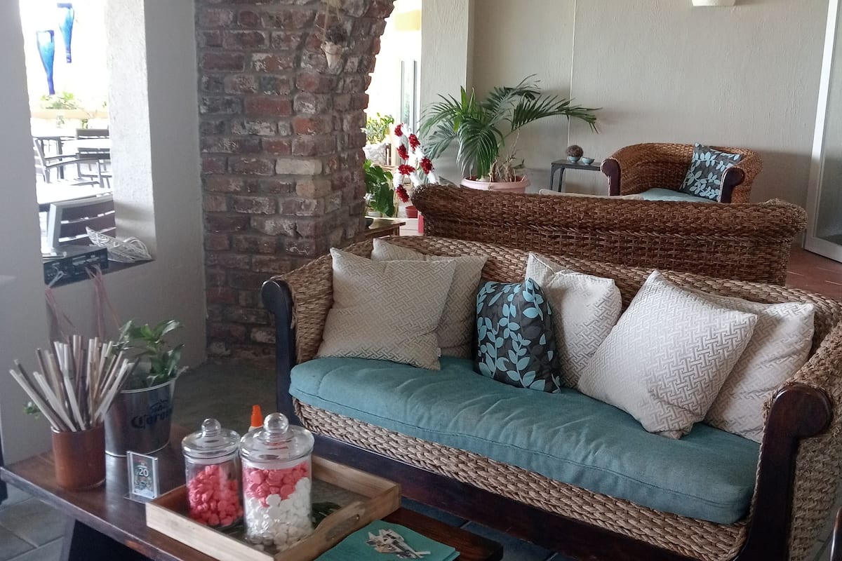 breakfast, lunch, dinner served; sea views