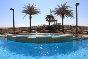 Sisäuima-allas, ulkouima-allas