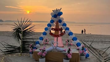 Breakfast, lunch, dinner served; local cuisine, beach views