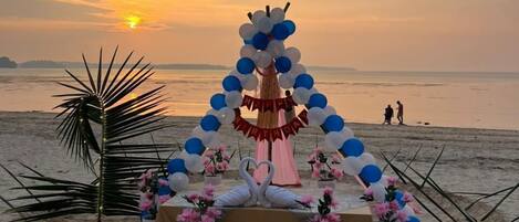 Frühstück, Mittagessen, Abendessen, lokale Küche, Blick auf den Strand