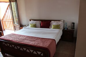 Bureau, espace de travail pour ordinateur portable