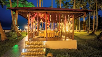 ์์นจ ์์ฌ, ์ ์ฌ ์์ฌ, ์ ๋
์์ฌ ์ ๊ณต, ํ์ง ์๋ฆฌ, ํด๋ณ ์ ๋ง