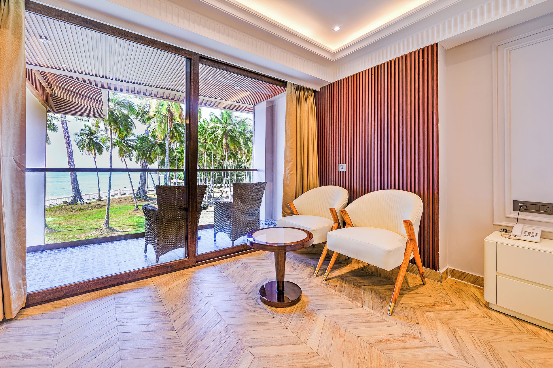 Premier kamer | Een bureau, een laptopwerkplek