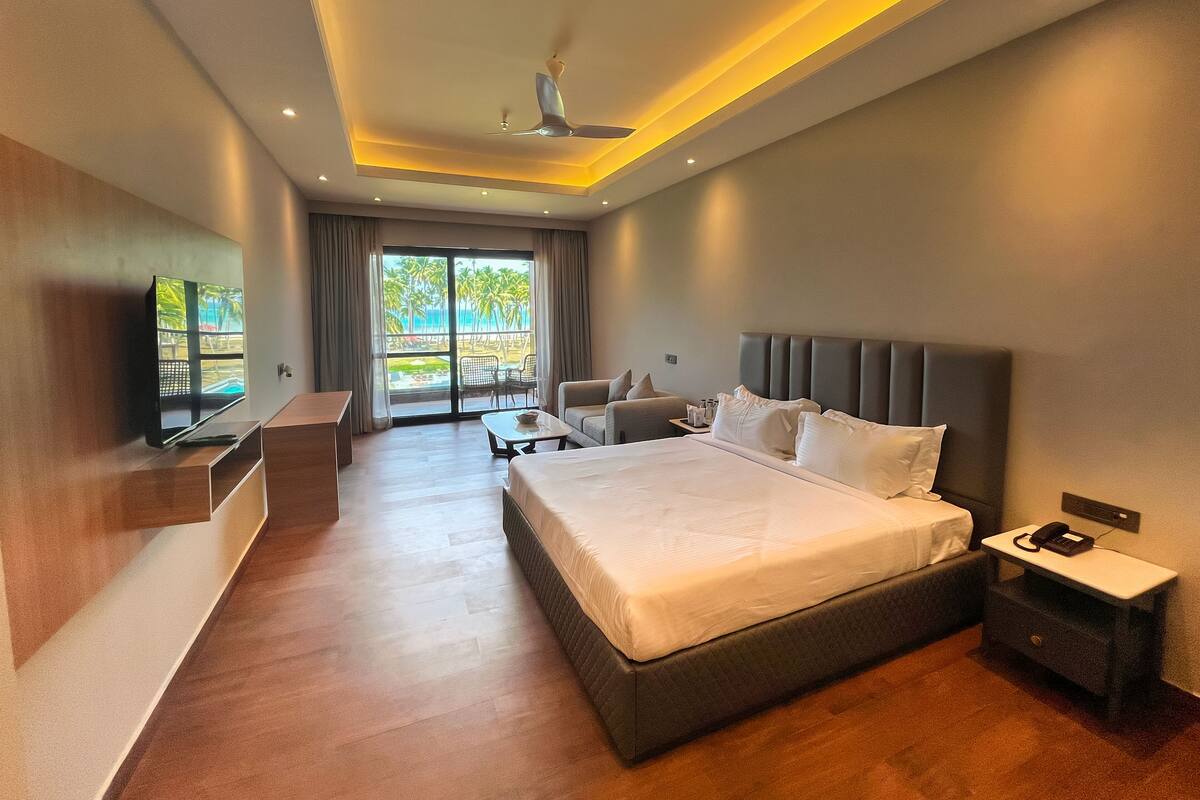 Superior Room | Desk, laptop workspace