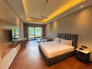 Superior Room | Desk, laptop workspace