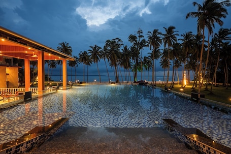 Outdoor pool. Silver Sand Sea Princess Beach Resort
