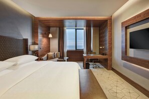 Phòng Deluxe, 1 giường cỡ king, quang cảnh biển | Két bảo mật tại phòng, bàn, phòng cách âm, bàn ủi/dụng cụ ủi quần áo 