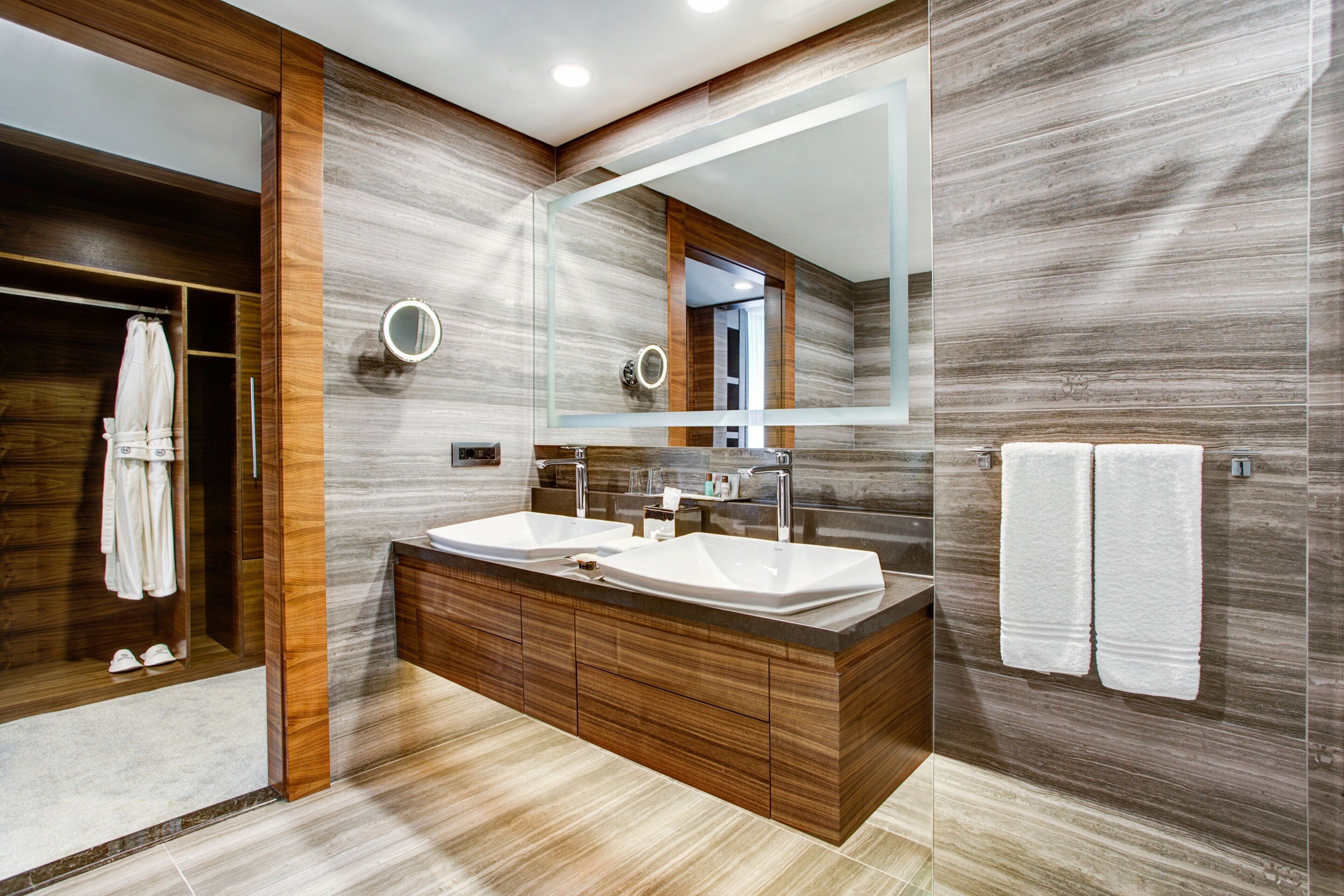 executive suite, 1 bedroom | bathroom | shower, free toiletries, hair dryer, bathrobes