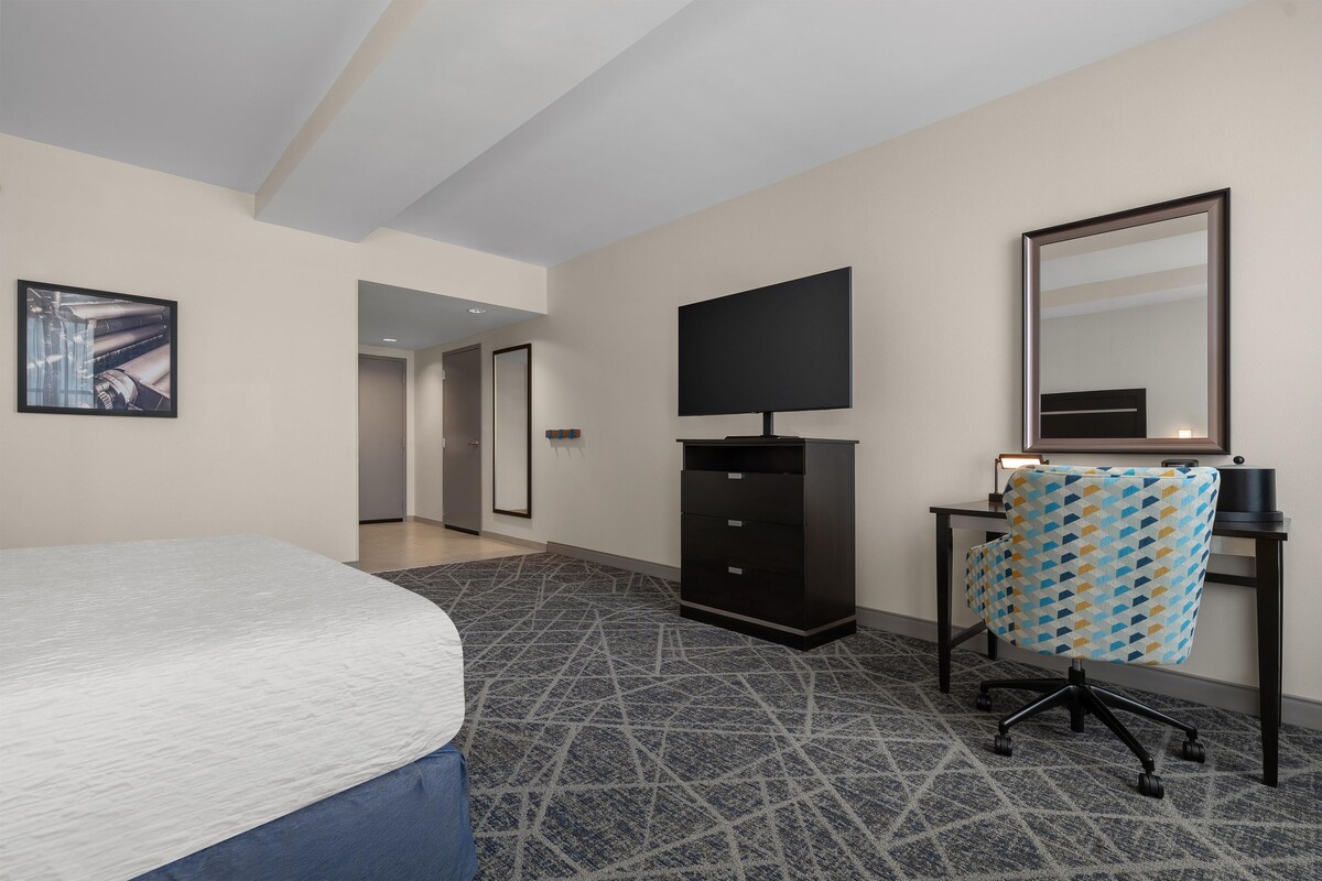In-room safe, desk, laptop workspace, blackout drapes