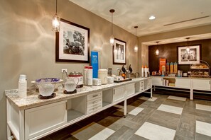 Desayuno continental gratuito y diario