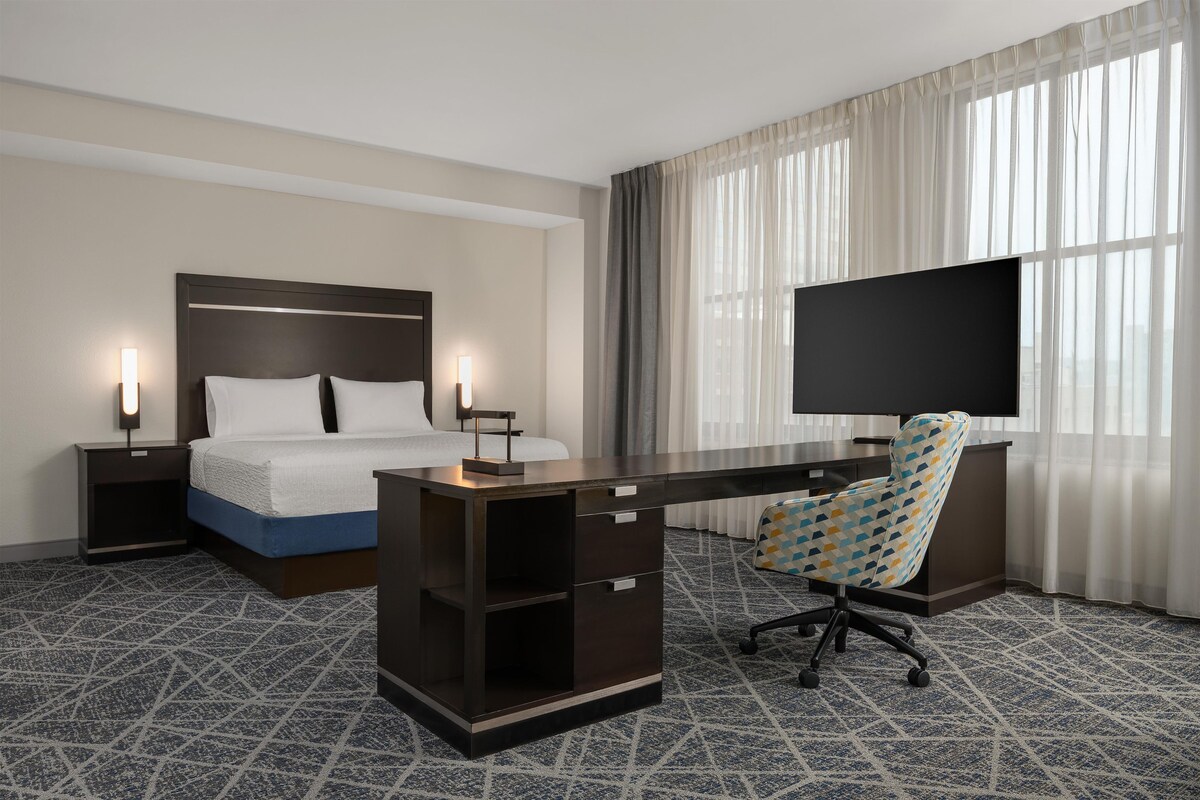 In-room safe, desk, laptop workspace, blackout drapes
