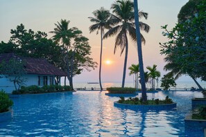 Outdoor pool - Rhythm Kumarakom (Kottayam)