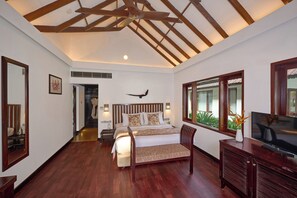 Premium bedding, minibar, in-room safe, desk - Rhythm Kumarakom (Kottayam)
