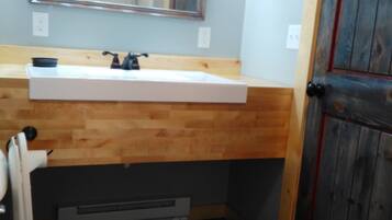 Family Suite, 1 Bedroom, Allergy Friendly, Ground Floor | Bathroom