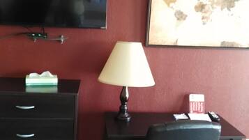Standard Room, 1 King Bed, Allergy Friendly | Iron/ironing board, cribs/infant beds, free WiFi, bed sheets