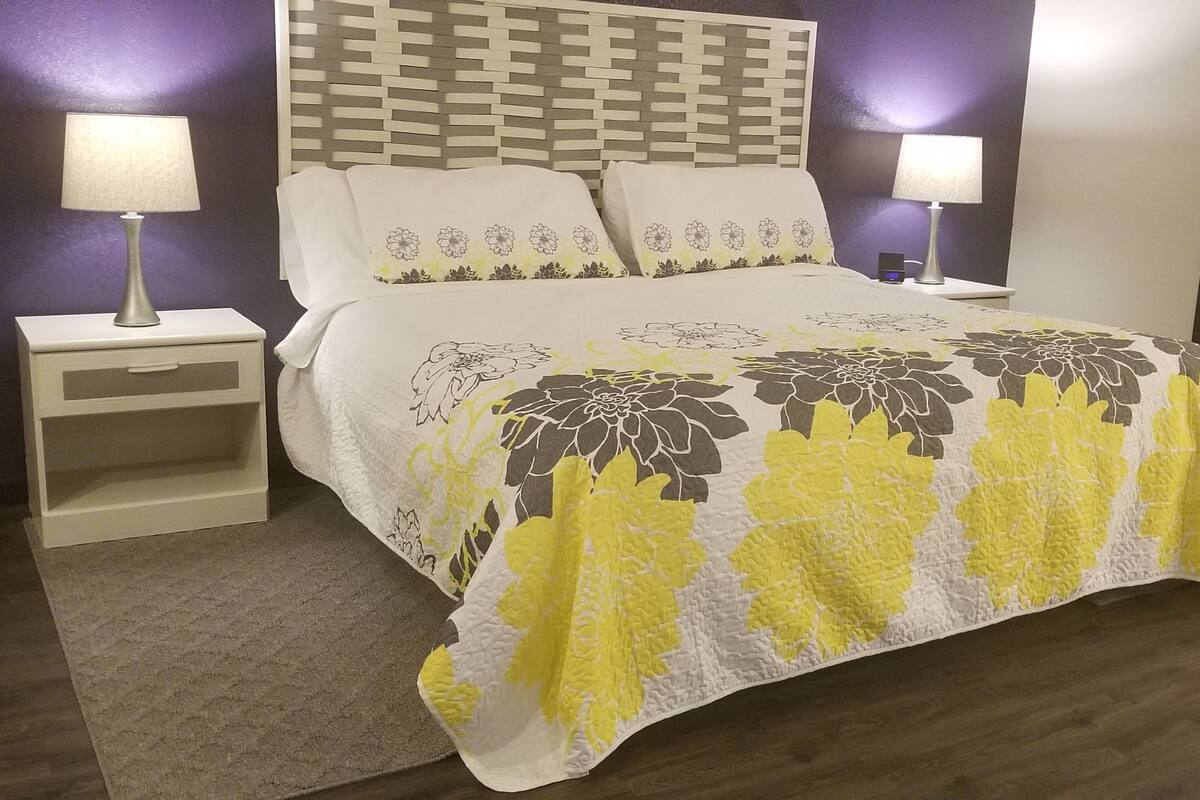 Romantic Suite, 1 King Bed, Allergy Friendly | Iron/ironing board (on request), cribs (surcharge), WiFi (free)
