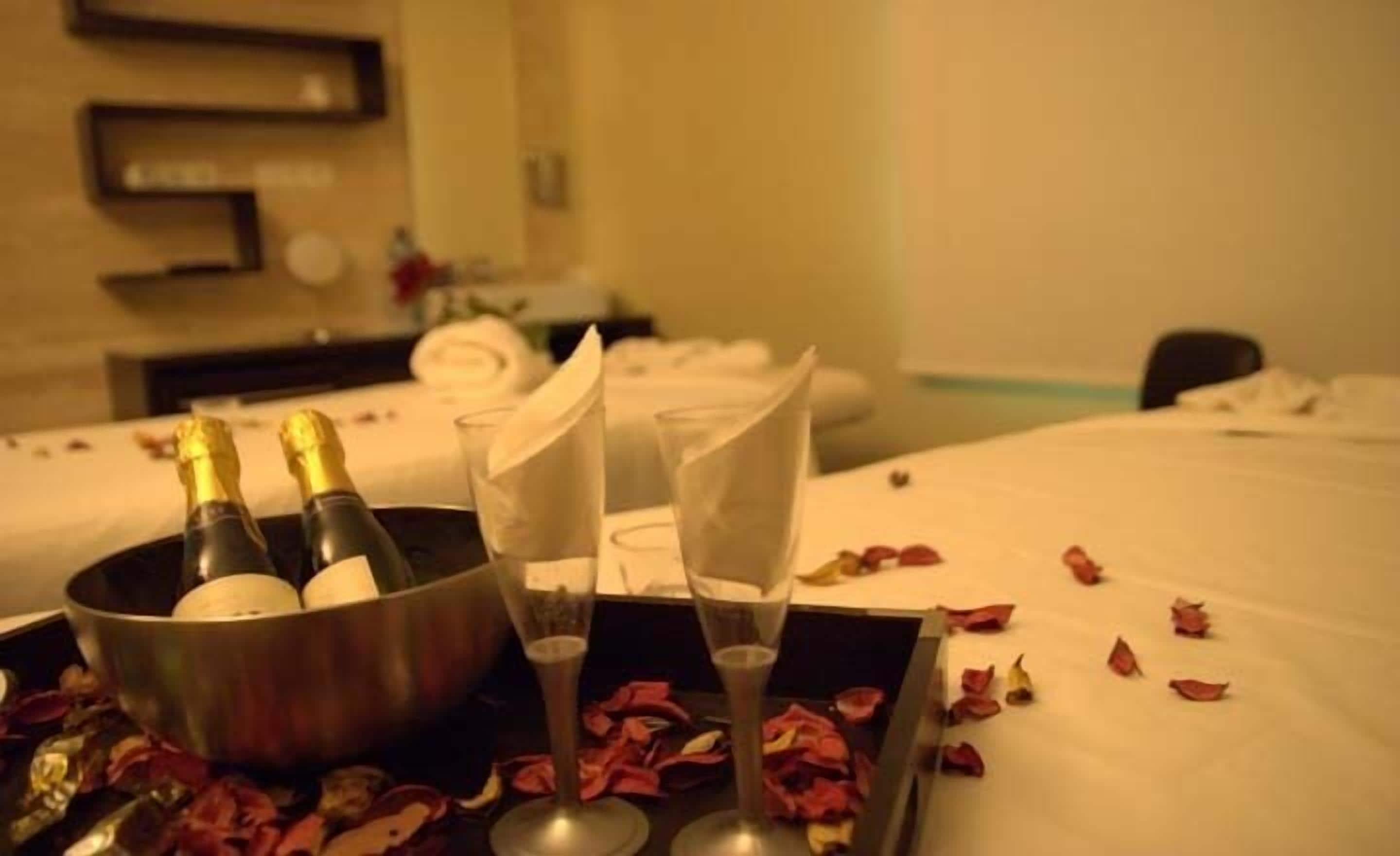 double room | 1 bedroom, minibar, in-room safe, desk